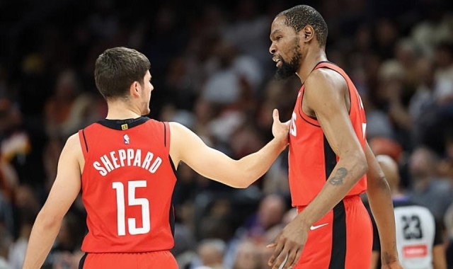 世界杯客户端-防守硬度明显提升了！火箭后场新星能否保持这样的侵略性呢？